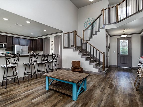3rd image of 38484 Park View Dr