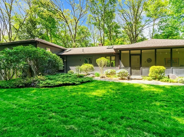 91 Woodlot Rd, Amherst, MA 01002