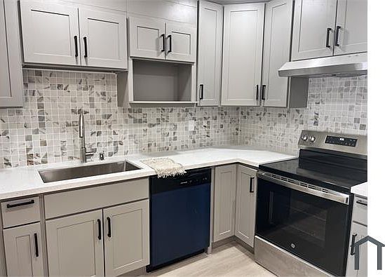 5th image of 1055 N Capitol Ave APT 152