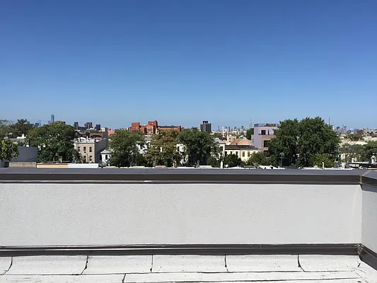 Rented by P Management | media 38