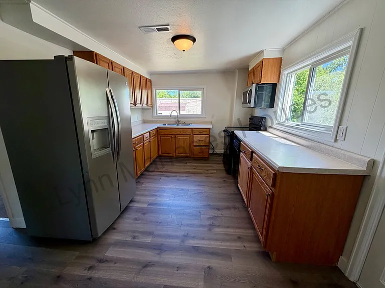 1010 W 20th St — Photo 15