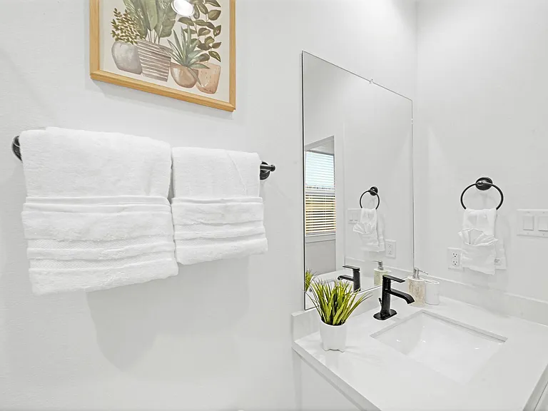 2712 Nagle St — Photo 5