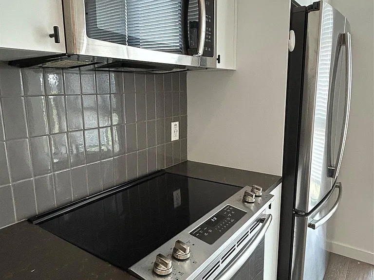 800 Embassy Dr #505 — Photo 4