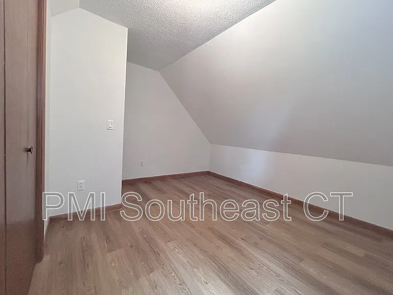 55 Hedge Ave — Photo 19