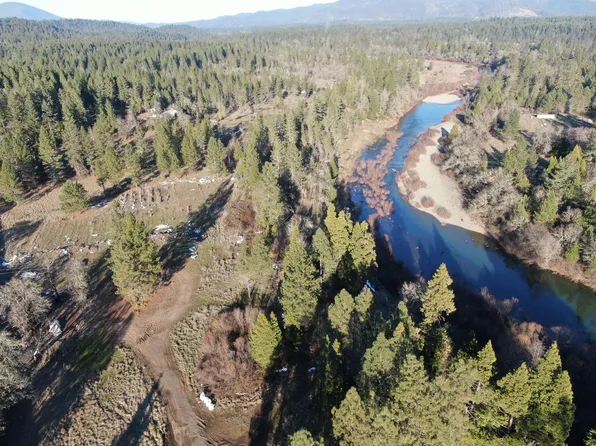 Piller Pl, Cave Junction, OR 97523