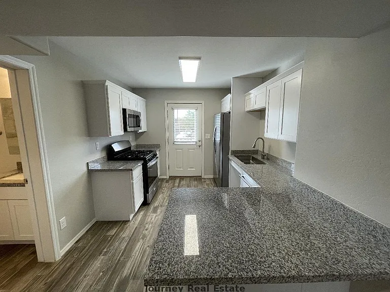 Stetson Condominiums — Photo 17