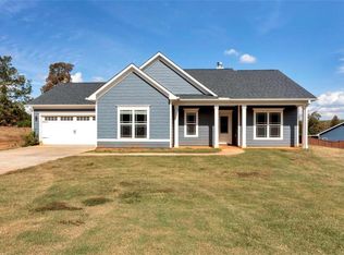 482 N Point Cir, Hartwell, GA 30643