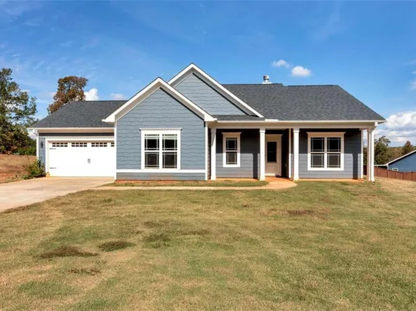 482 N Point Cir, Hartwell, GA 30643