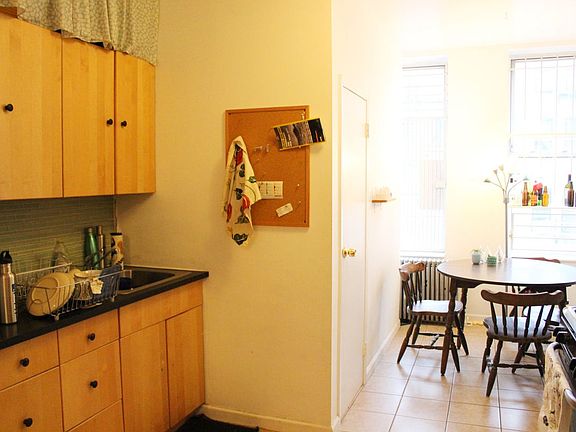 2nd image of 310 Jefferson St APT 3R