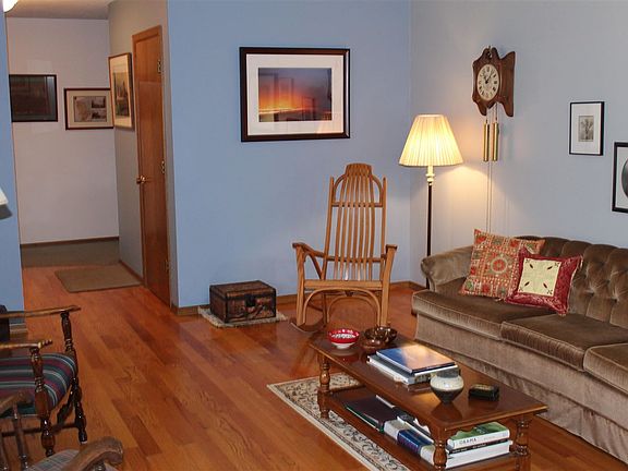 4th image of 408 N 5th Ave