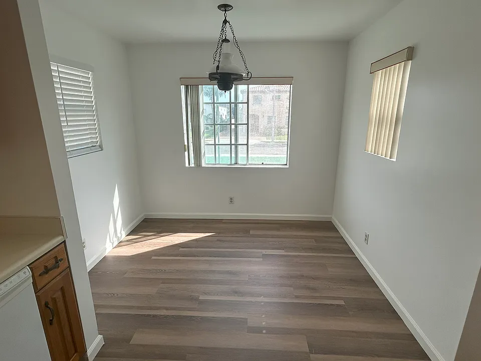 Kitchen Dining Area