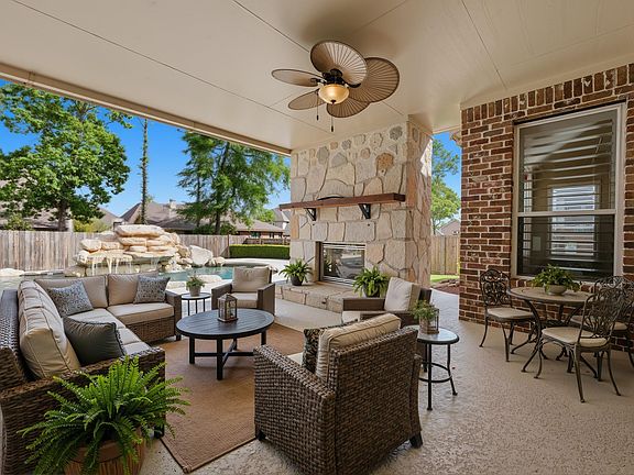 4th image of 315 Arbor Ridge Ln