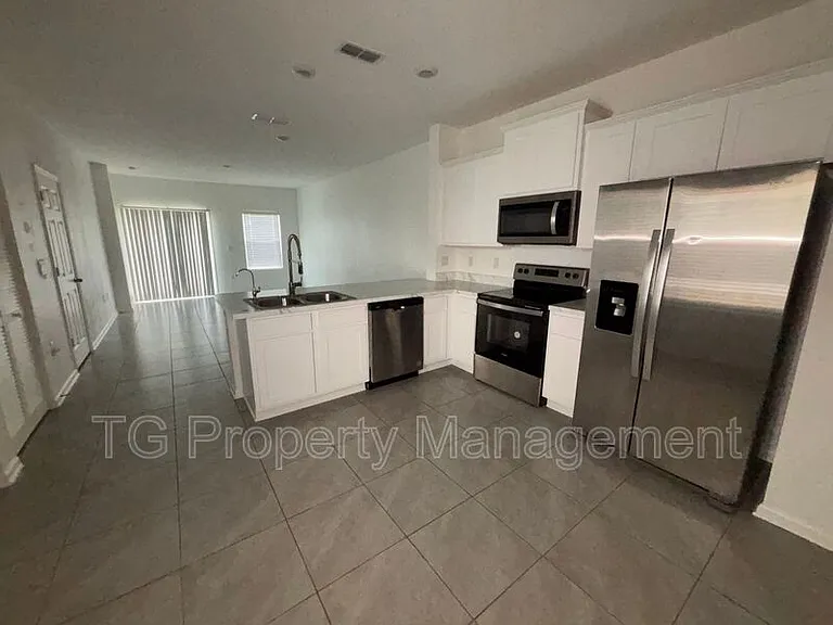 9015 Gifford Dr — Photo 7