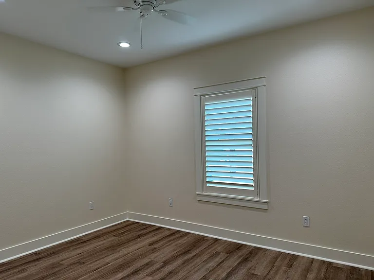 1210 N Glass St — Photo 8