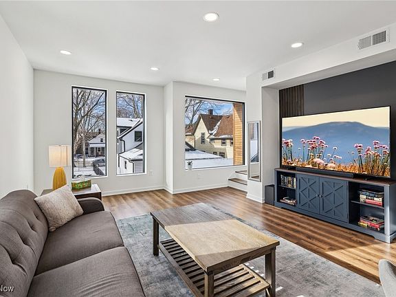 5th image of 2467 Tremont Ave #A