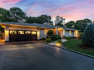 32 Rolling Hill Rd, Hampton Bays, NY 11946