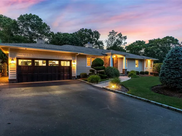 32 Rolling Hill Road, Hampton Bays, NY 11946