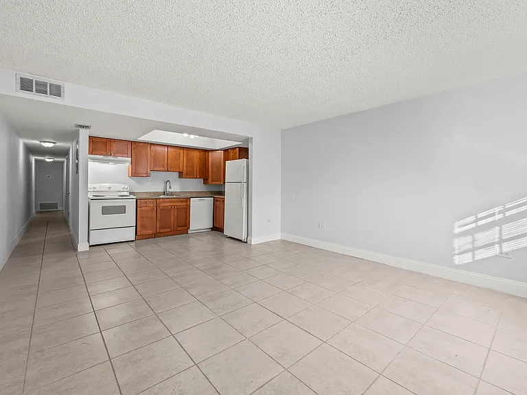 Satellite Arms Apartments — Photo 11