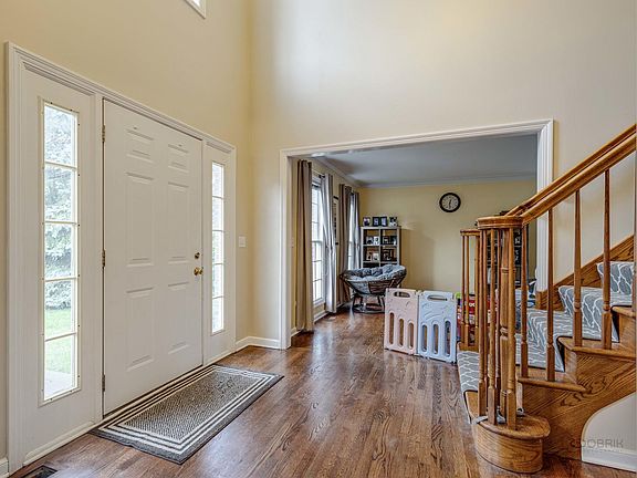 4th image of 1293 N Lakeview Dr