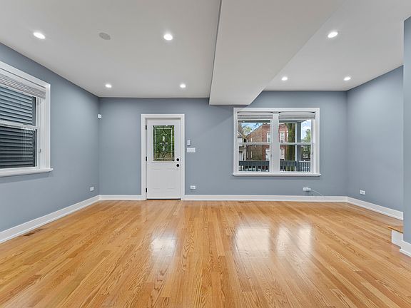4th image of 5052 W Huron St
