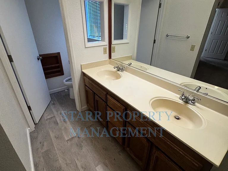 9421 Soaring Oaks Dr — Photo 8
