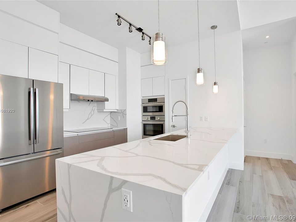1st image of 400 NW 1st Ave #4706