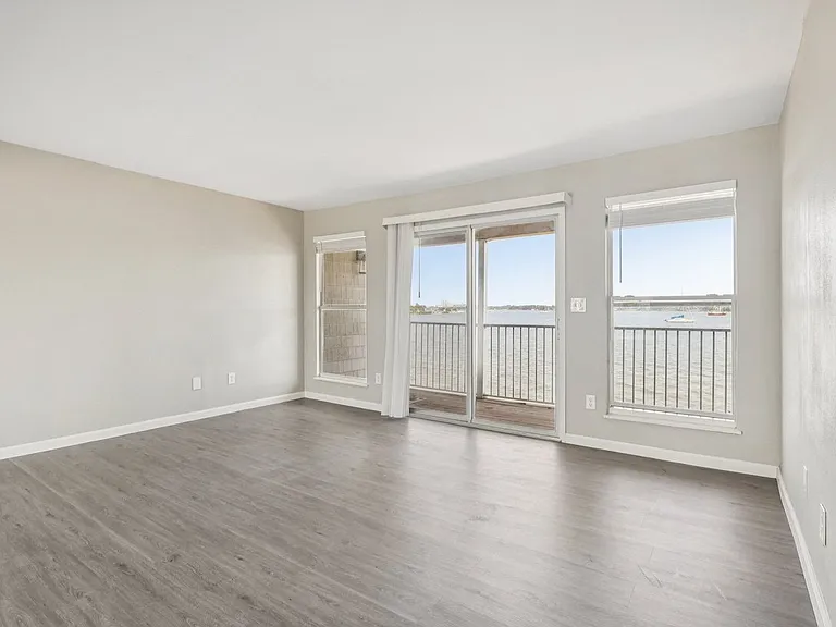 12th & Beach Apartments — Photo 60