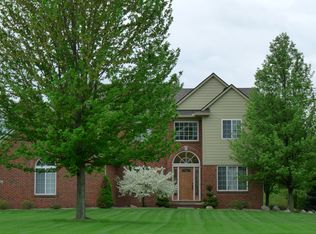 12732 Woodpine Dr, South Lyon, MI