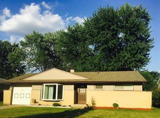 83 Ridgewood Rd, Elk Grove Village, IL 60007