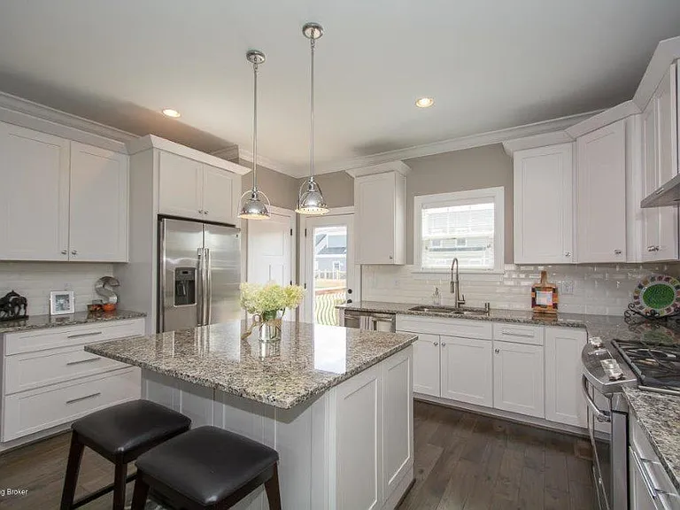 1704 Coral Ct — Photo 12