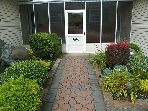 2nd image of 174 Torrey Pines Dr