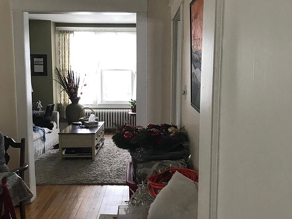 5th image of 882 Warren St #1