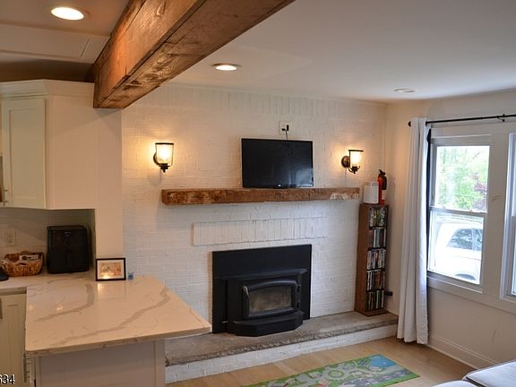 4th image of 5 Fairview Ave