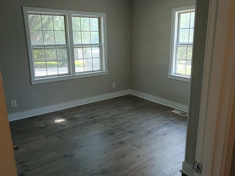 402 Green Acres Dr — Photo 5