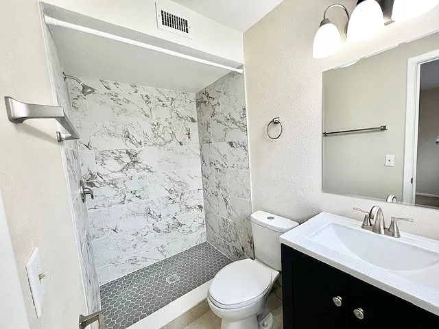 Devon Manor Apartments — Photo 7