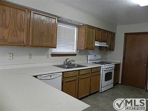 5th image of 768 Colchester Dr