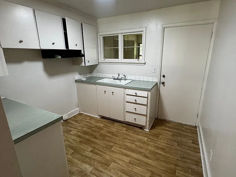 416 Stroud Rd — Photo 18