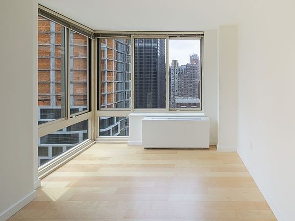3rd image of 260 W 54th St APT 36H