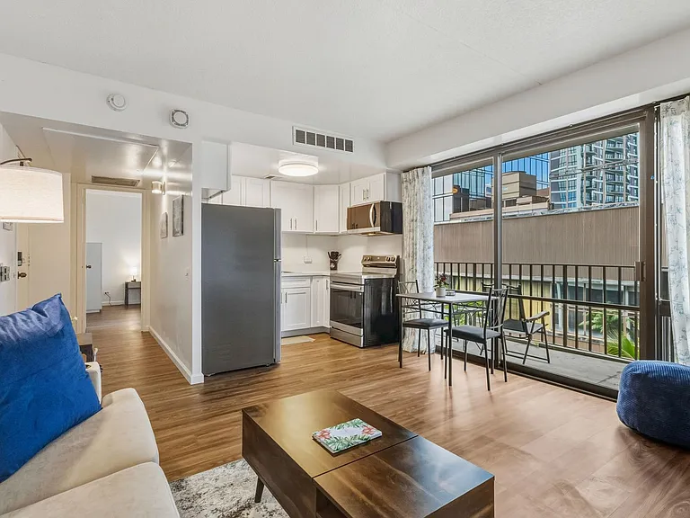 225 Queen St #8C — Photo 8