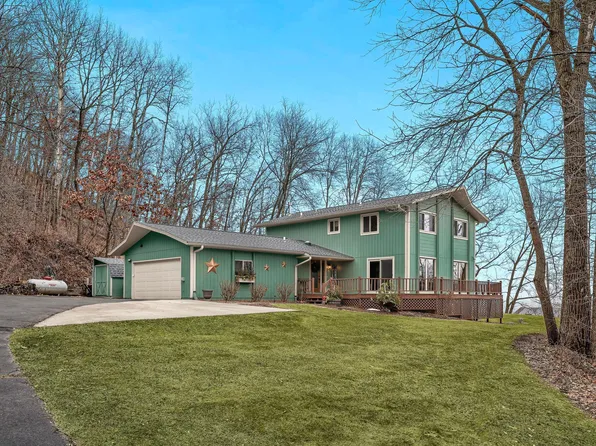 1402 Brookwood Dr, La Crescent, MN 55947