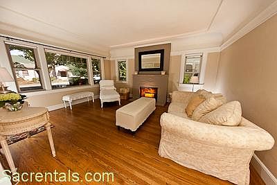 Living room w/fireplace