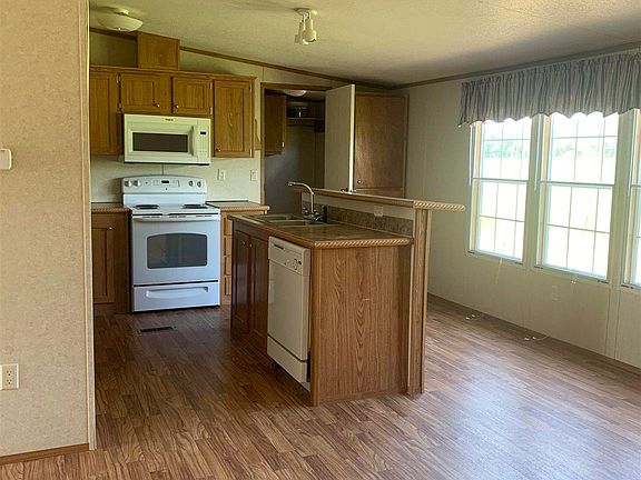 4th image of 42 Oakmont Dr