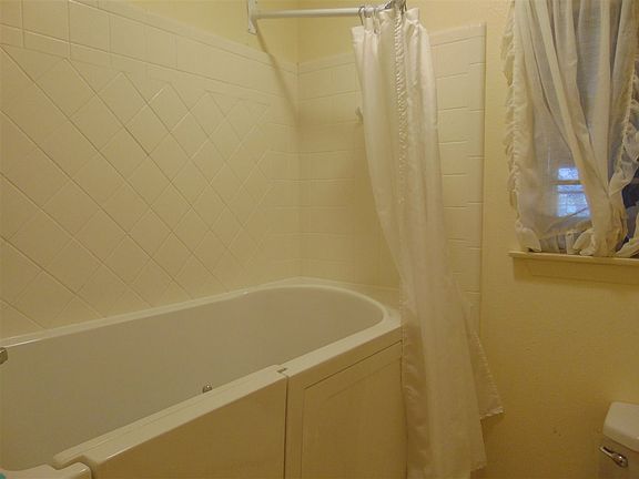 5th image of 257 Meadowlakes Dr