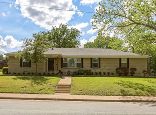 2367 Rockyglen Dr, Dallas, TX 75228