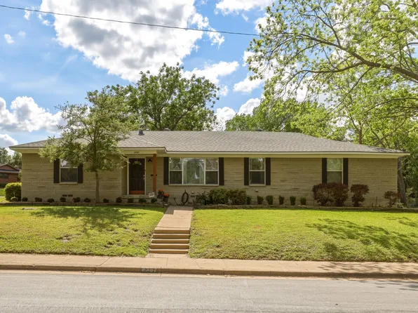2367 Rockyglen Dr, Dallas, TX 75228