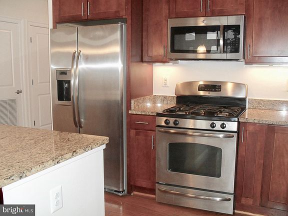 5th image of 1023 N Royal St Unit 205