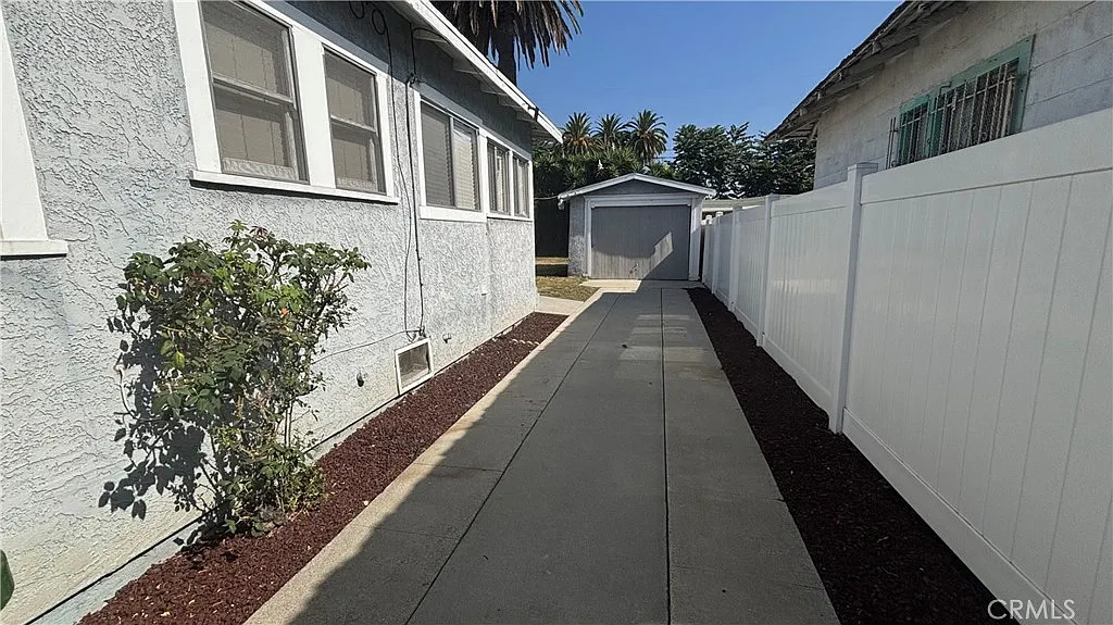 2 bed, 816 sqft, $3,000 — Photo 3