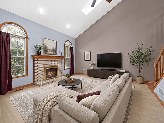 4th image of 2012 Clover Ln Unit 2012