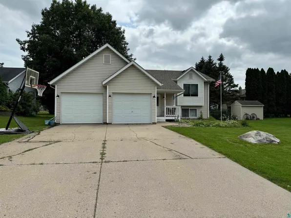 751 18th St NE, Owatonna, MN 55060