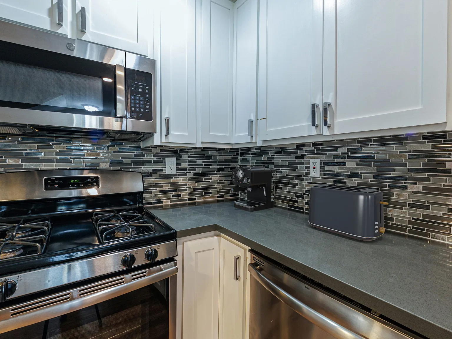 F78--1168 W. 36th Place — Photo 1